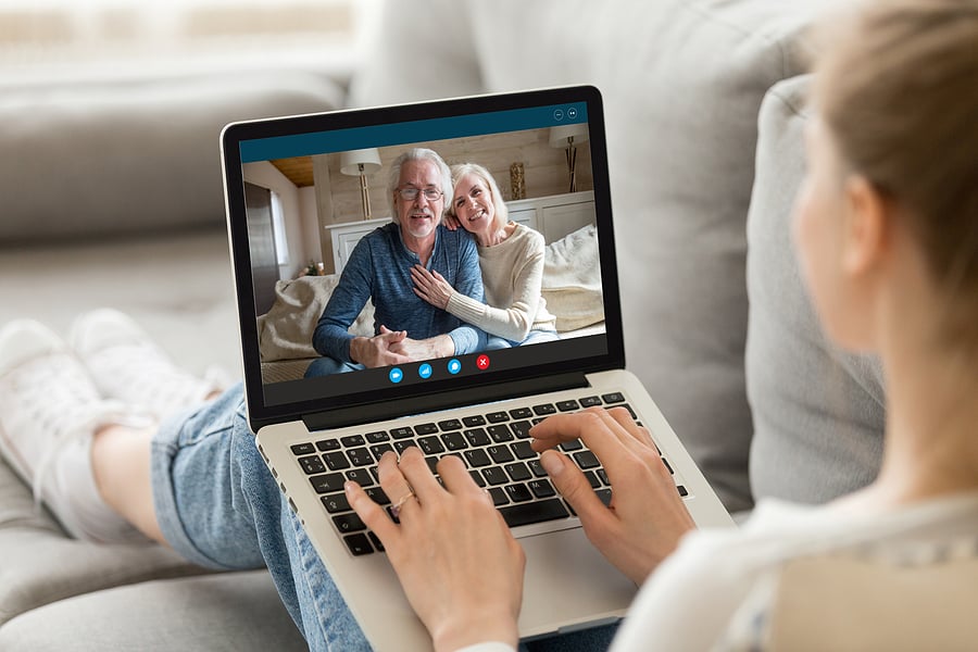 7 Ways to Connect Online With Family and Friends